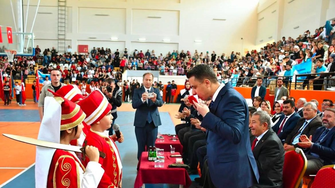 23 NİSAN ULUSAL EGEMENLİK VE ÇOCUK BAYRAMINI İLÇE DÜZEYİNDE PROGRAM HAZIRLAYARAK KUTLADIK